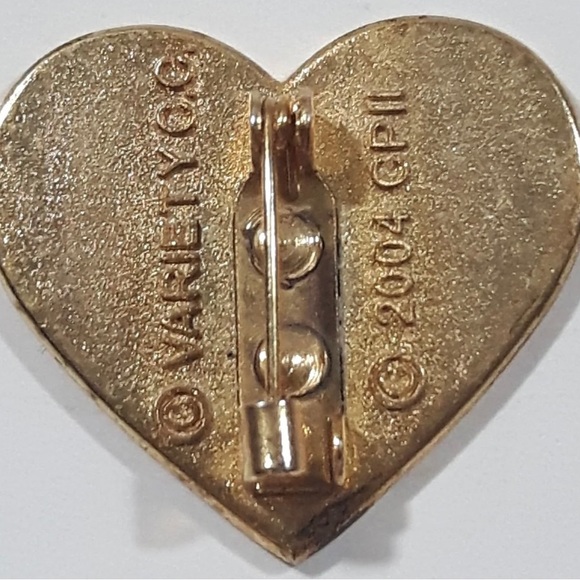 Variety Cc Gold Heart Spider-Man Collector Lapel Pin 2004 - Picture 3 of 3
